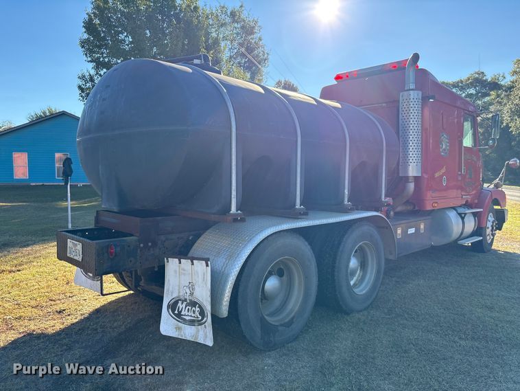 image for item EA7041 1996 Volvo tank truck