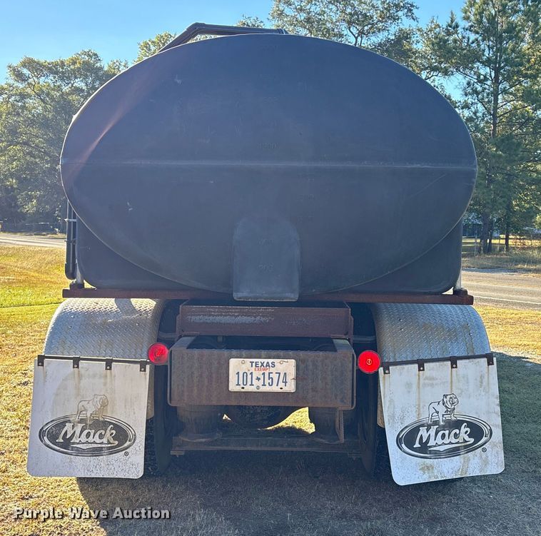 image for item EA7041 1996 Volvo tank truck