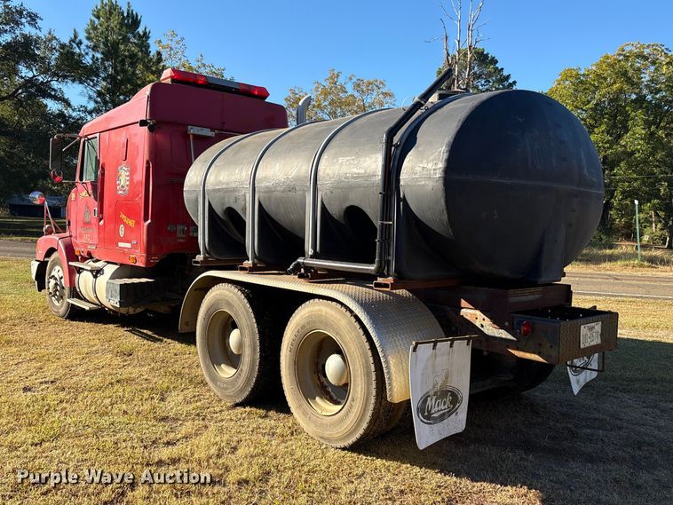 image for item EA7041 1996 Volvo tank truck