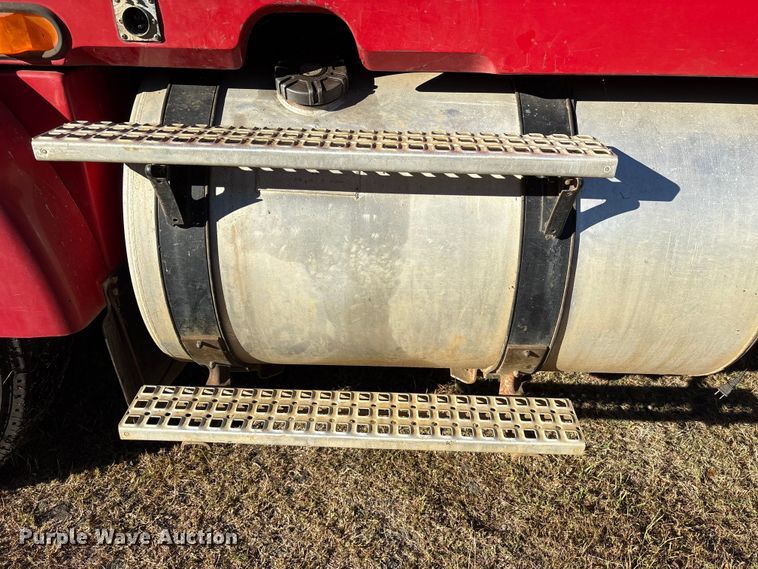 image for item EA7041 1996 Volvo tank truck