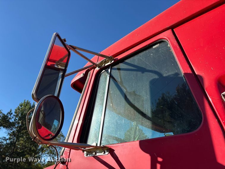 image for item EA7041 1996 Volvo tank truck