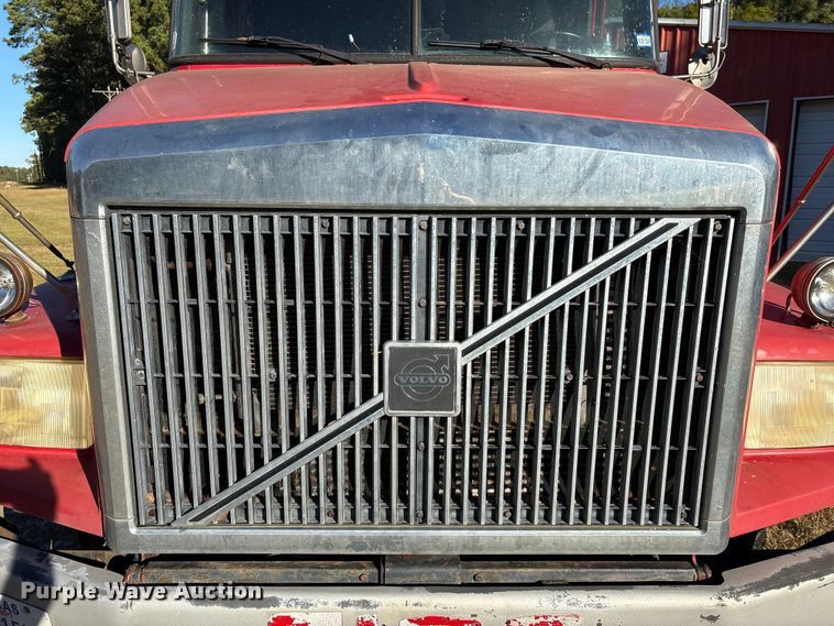 image for item EA7041 1996 Volvo tank truck