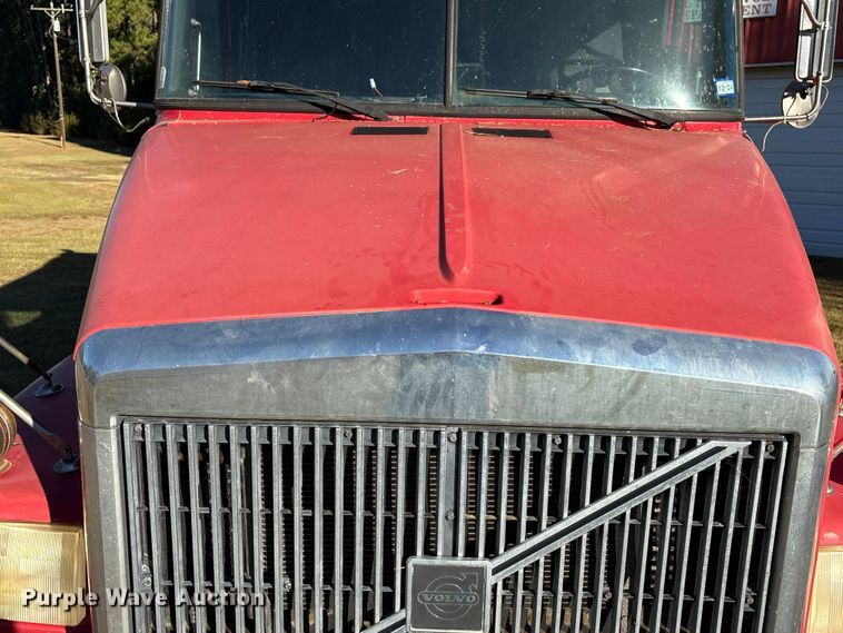 image for item EA7041 1996 Volvo tank truck