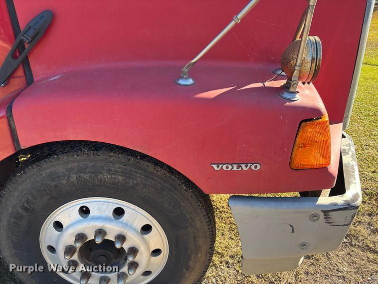 image for item EA7041 1996 Volvo tank truck