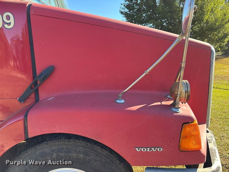 image for item EA7041 1996 Volvo tank truck