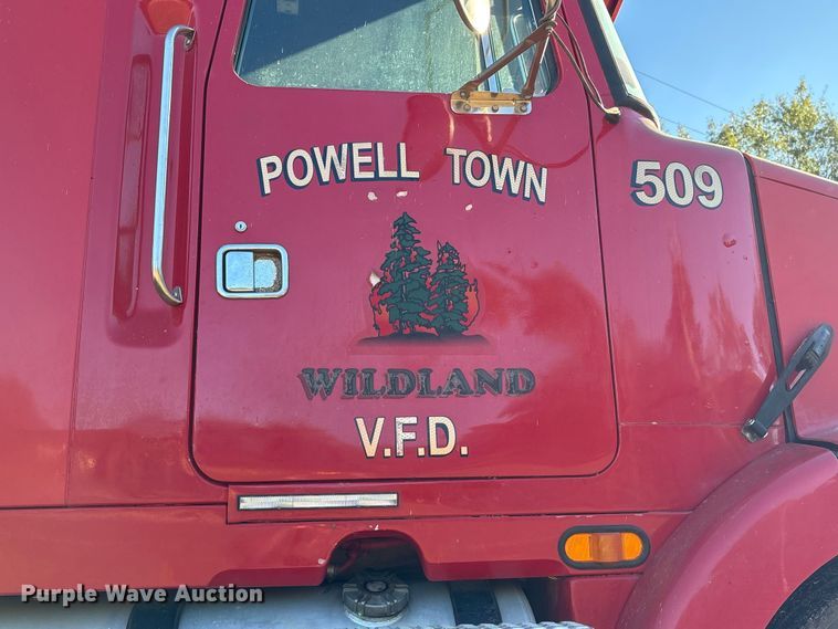 image for item EA7041 1996 Volvo tank truck