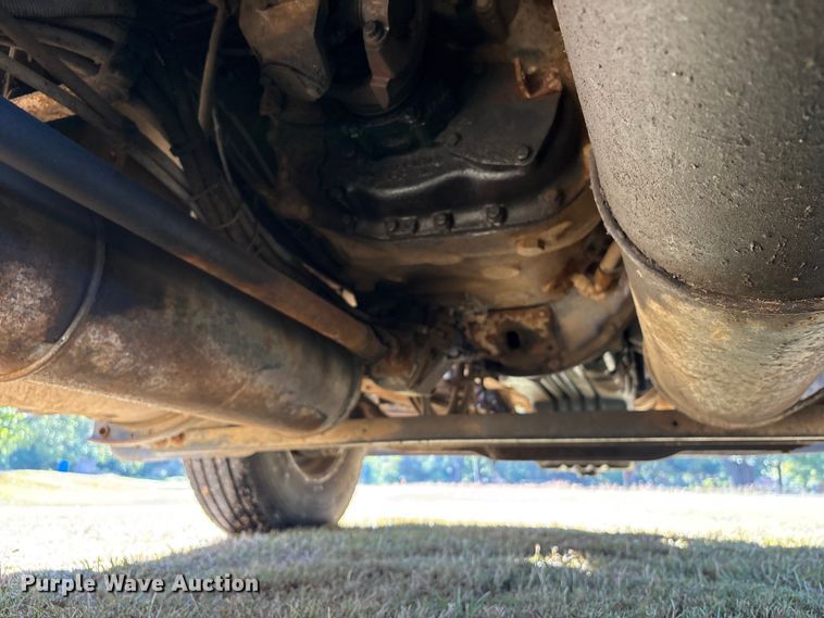 image for item EA7041 1996 Volvo tank truck