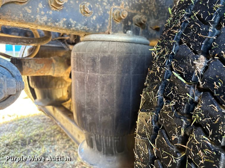 image for item EA7041 1996 Volvo tank truck