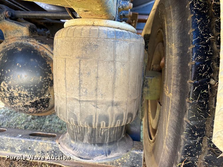 image for item EA7041 1996 Volvo tank truck