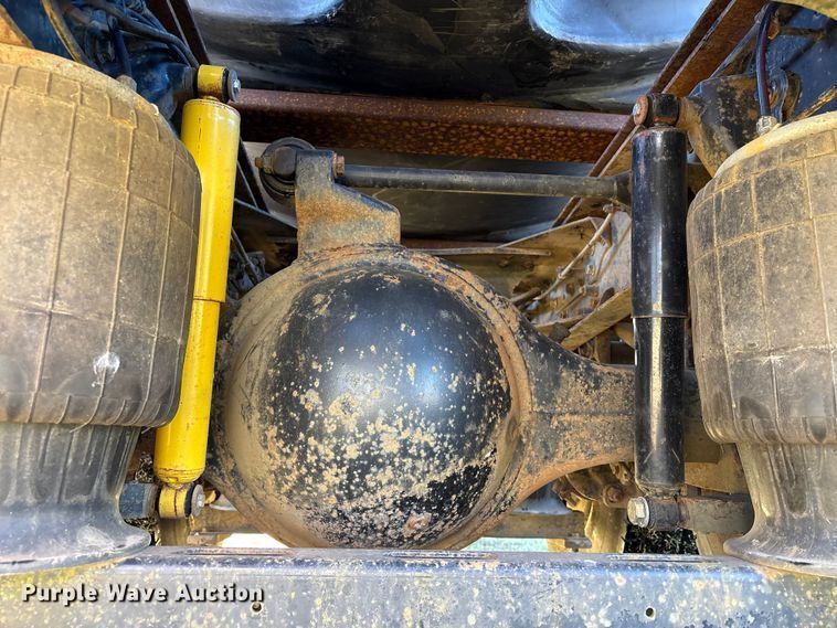 image for item EA7041 1996 Volvo tank truck