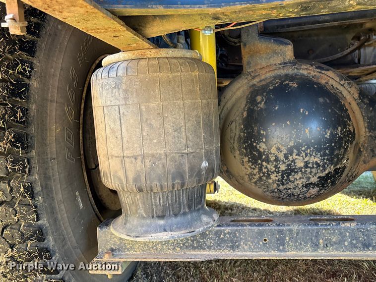 image for item EA7041 1996 Volvo tank truck