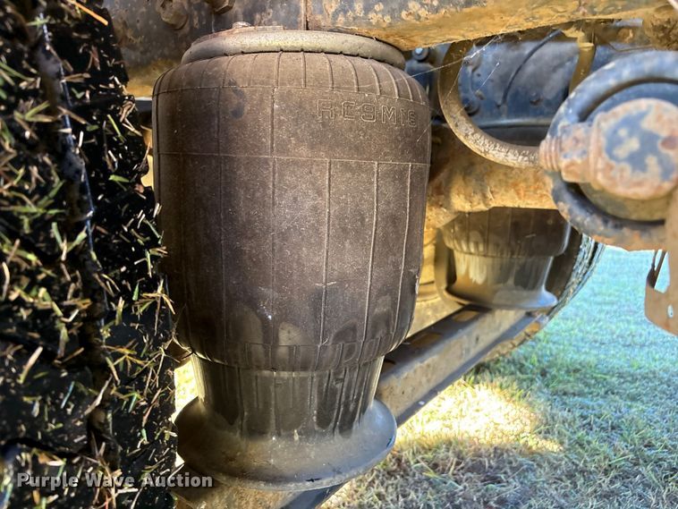 image for item EA7041 1996 Volvo tank truck