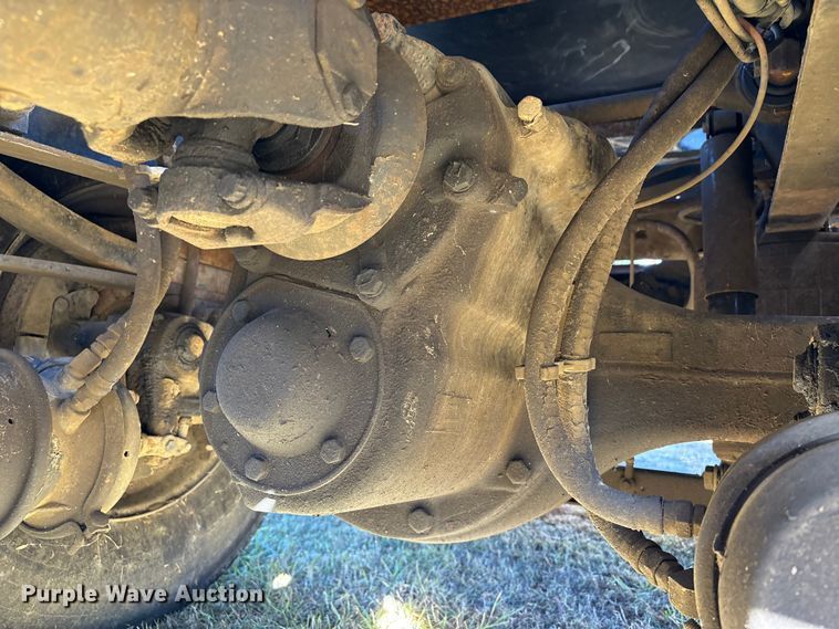 image for item EA7041 1996 Volvo tank truck