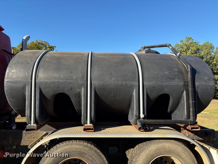 image for item EA7041 1996 Volvo tank truck