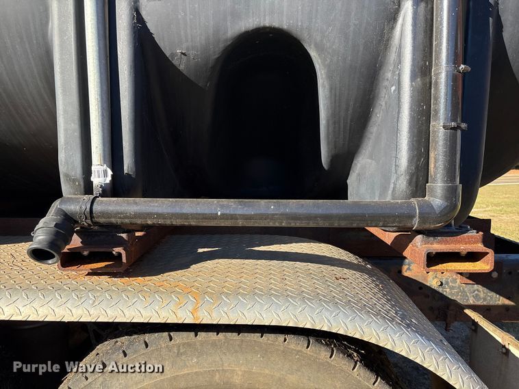 image for item EA7041 1996 Volvo tank truck