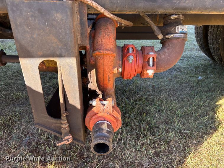 image for item EA7041 1996 Volvo tank truck