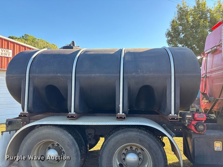 image for item EA7041 1996 Volvo tank truck