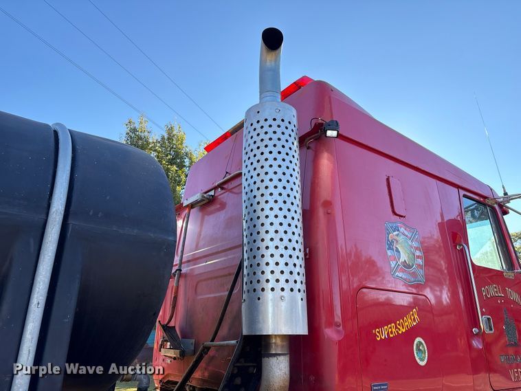 image for item EA7041 1996 Volvo tank truck