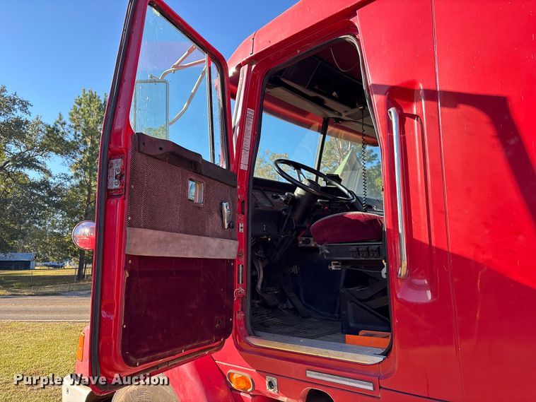 image for item EA7041 1996 Volvo tank truck