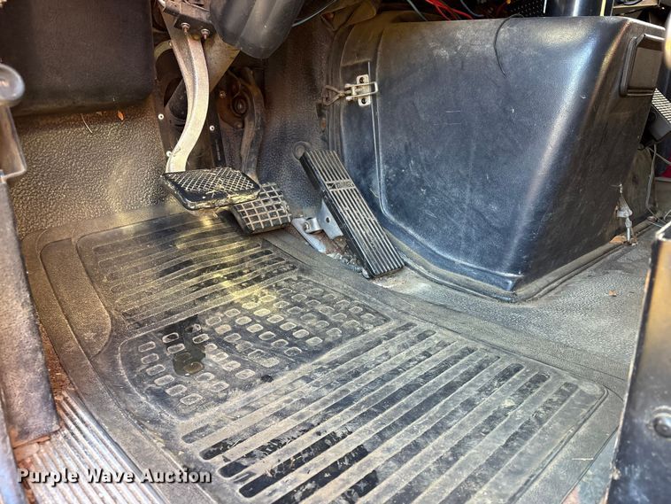 image for item EA7041 1996 Volvo tank truck