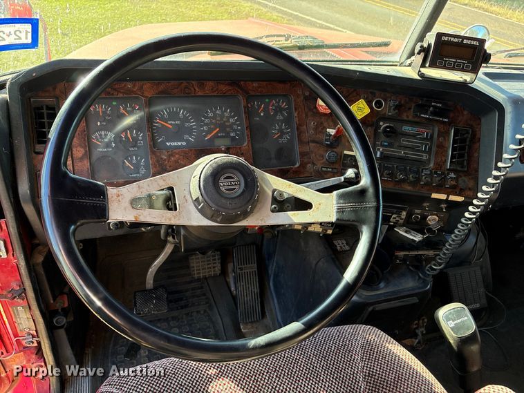 image for item EA7041 1996 Volvo tank truck