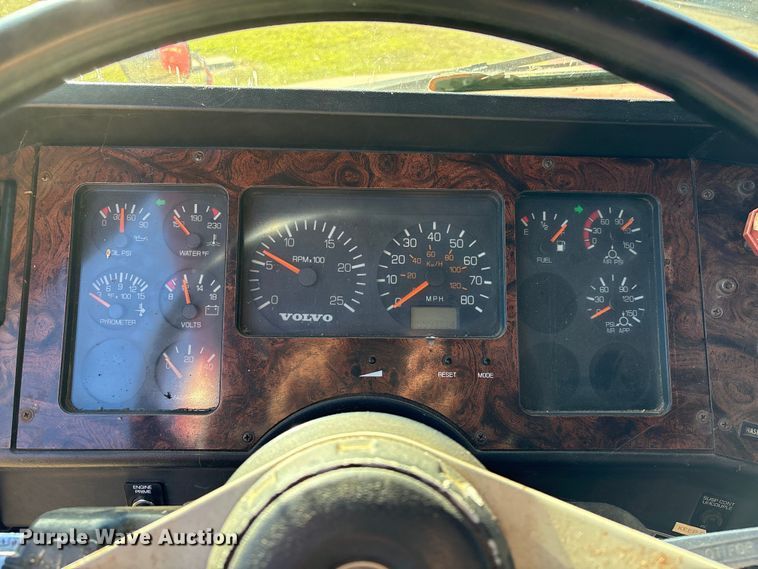 image for item EA7041 1996 Volvo tank truck