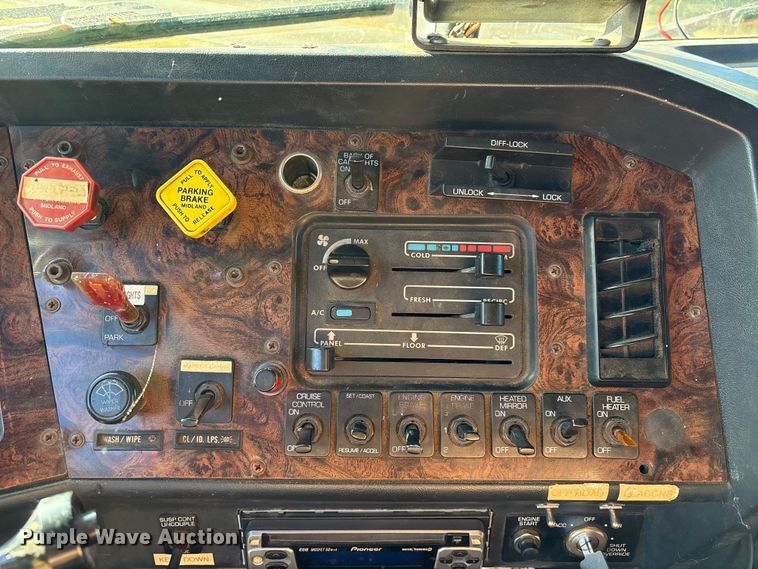 image for item EA7041 1996 Volvo tank truck