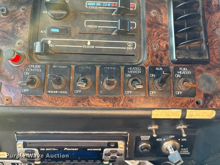 image for item EA7041 1996 Volvo tank truck