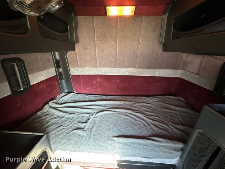 image for item EA7041 1996 Volvo tank truck