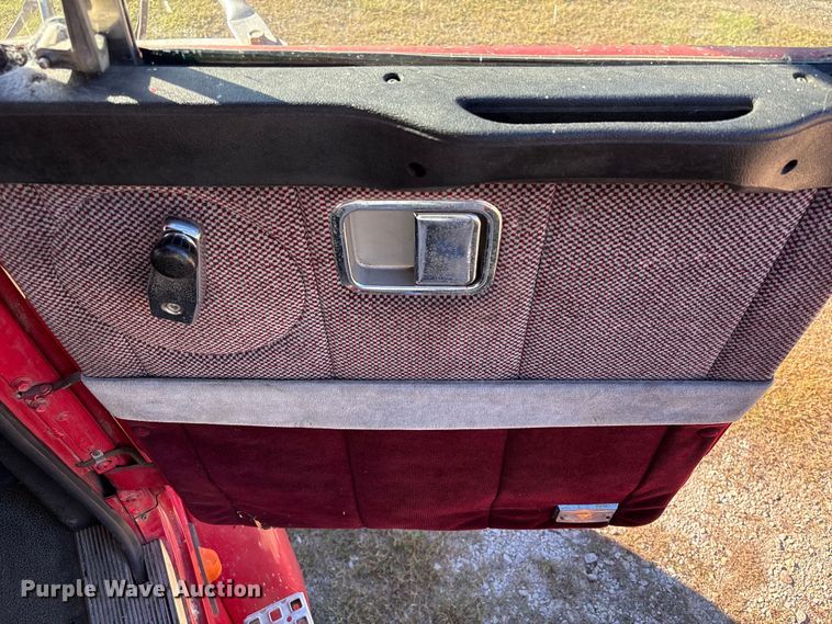 image for item EA7041 1996 Volvo tank truck