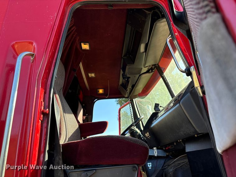 image for item EA7041 1996 Volvo tank truck