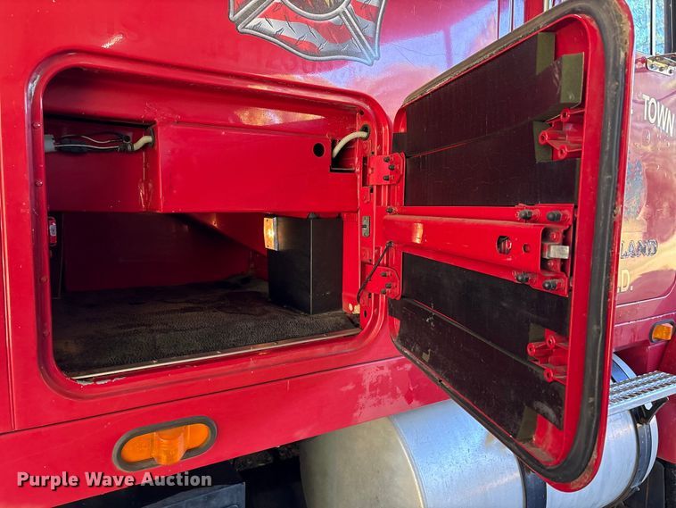 image for item EA7041 1996 Volvo tank truck