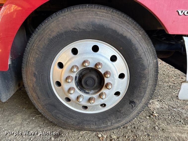 image for item EA7041 1996 Volvo tank truck