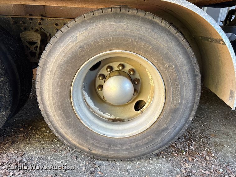 image for item EA7041 1996 Volvo tank truck