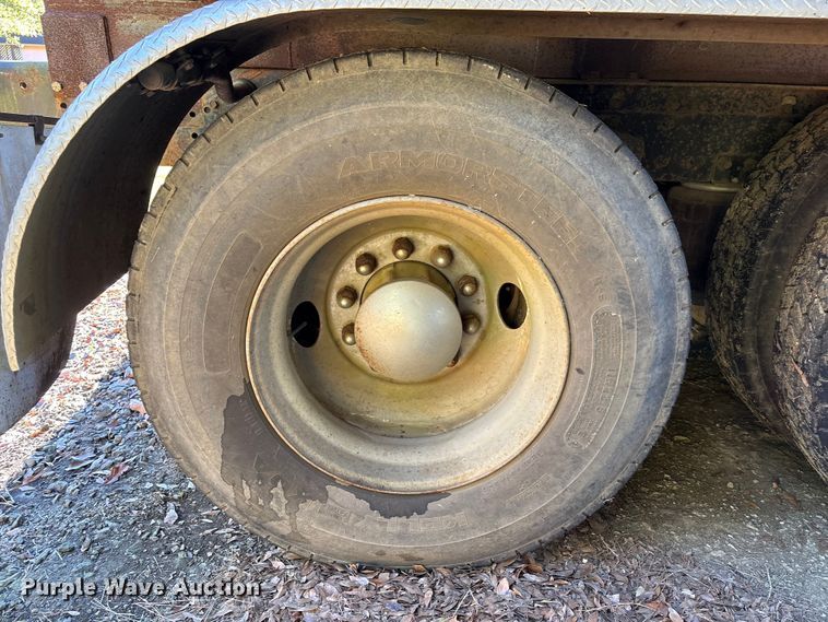 image for item EA7041 1996 Volvo tank truck