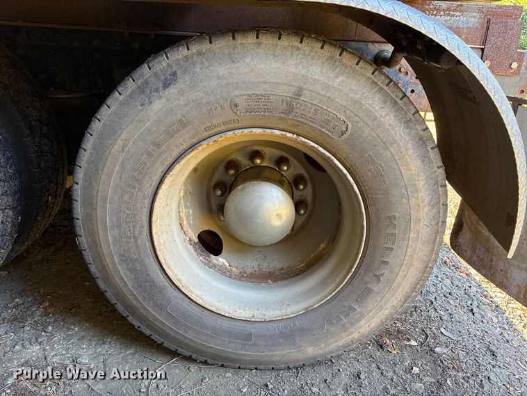 image for item EA7041 1996 Volvo tank truck