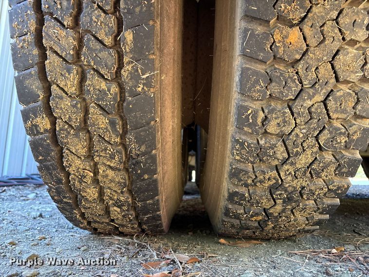 image for item EA7041 1996 Volvo tank truck