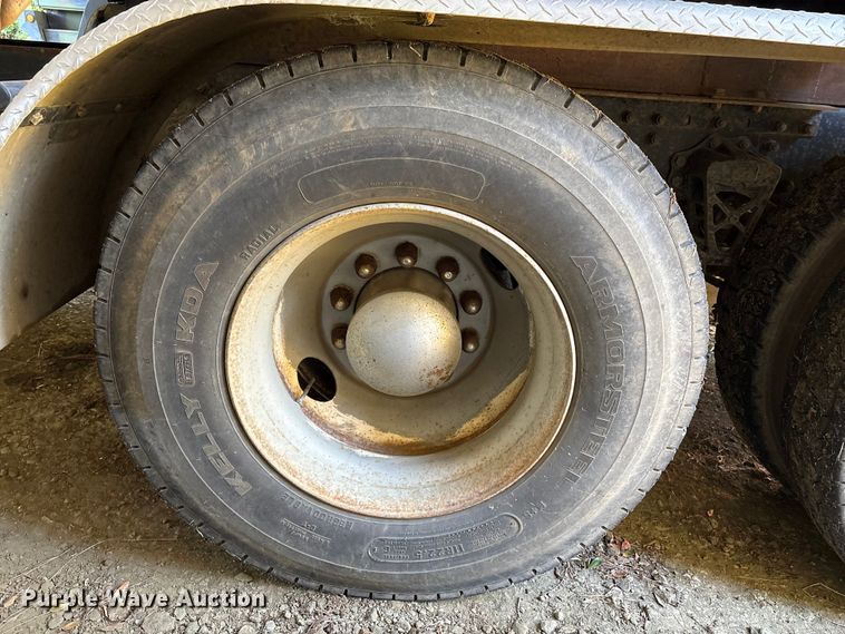 image for item EA7041 1996 Volvo tank truck