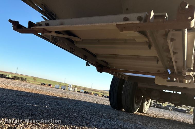 image for item EA7701 2016 Timpte Super Hopper grain trailer