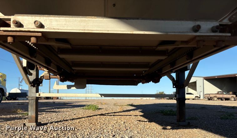 image for item EA7701 2016 Timpte Super Hopper grain trailer