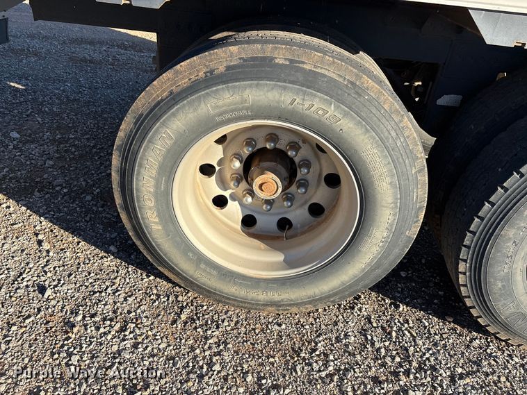 image for item EA7701 2016 Timpte Super Hopper grain trailer