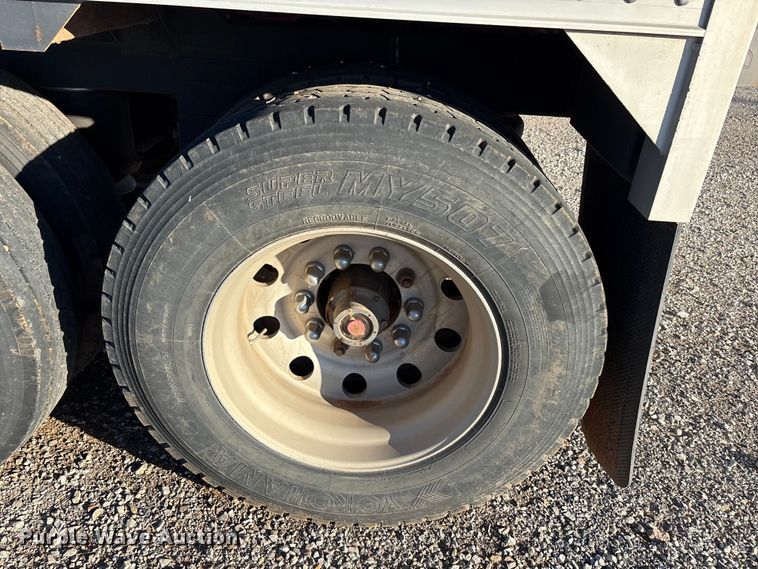 image for item EA7701 2016 Timpte Super Hopper grain trailer