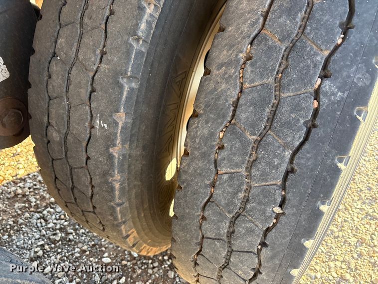 image for item EA7701 2016 Timpte Super Hopper grain trailer