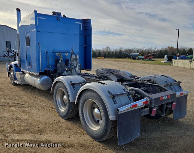 image for item EB1149 2016 Peterbilt 567 semi truck
