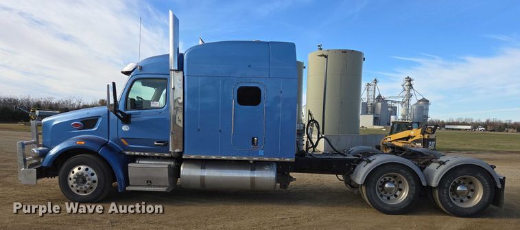 image for item EB1149 2016 Peterbilt 567 semi truck