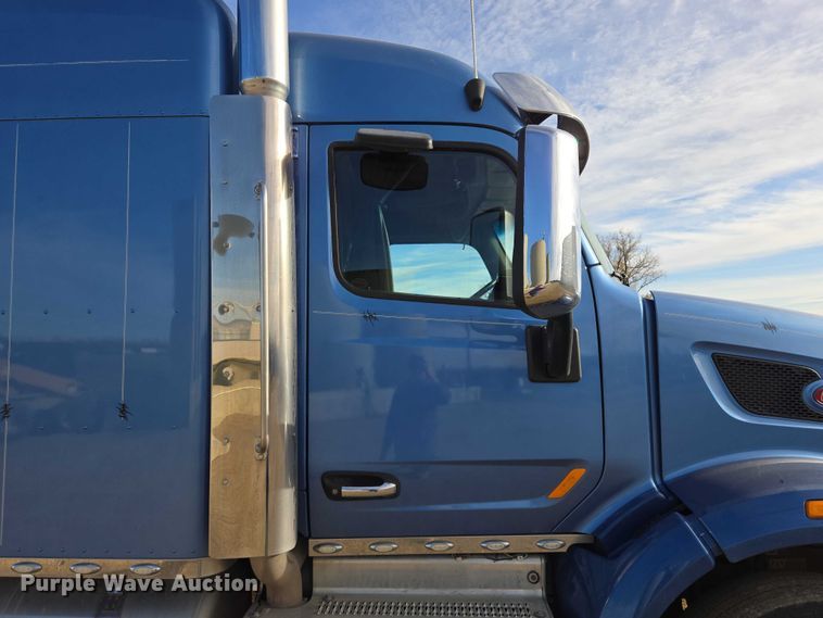 image for item EB1149 2016 Peterbilt 567 semi truck