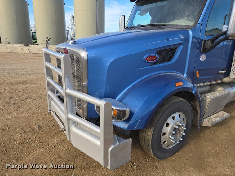 image for item EB1149 2016 Peterbilt 567 semi truck