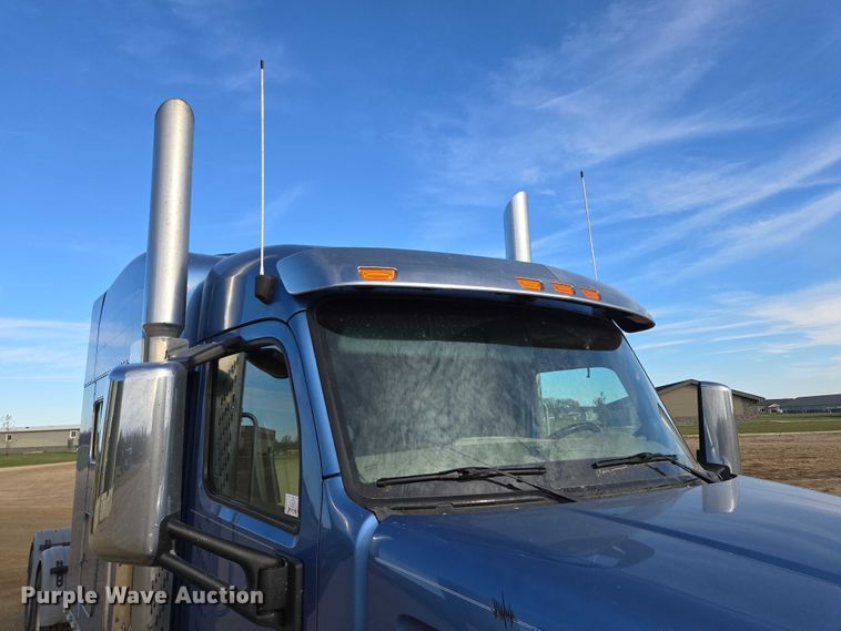 image for item EB1149 2016 Peterbilt 567 semi truck