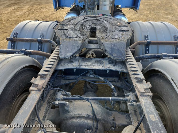 image for item EB1149 2016 Peterbilt 567 semi truck