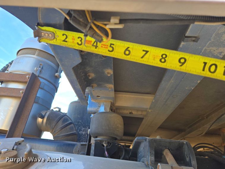 image for item EB1149 2016 Peterbilt 567 semi truck